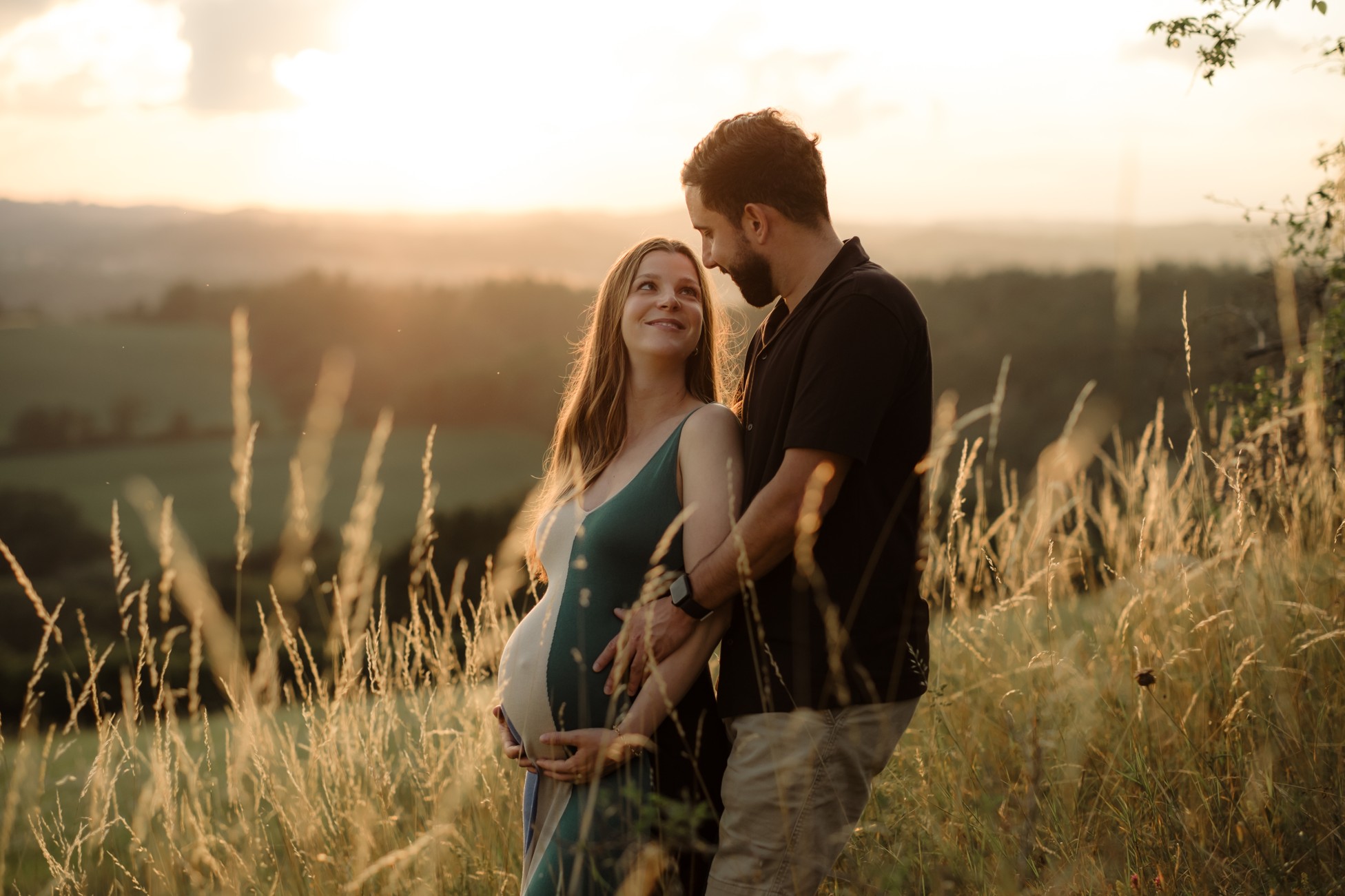 Těhotenské focení venku Praha. Kdy jít na těhotenské focení.