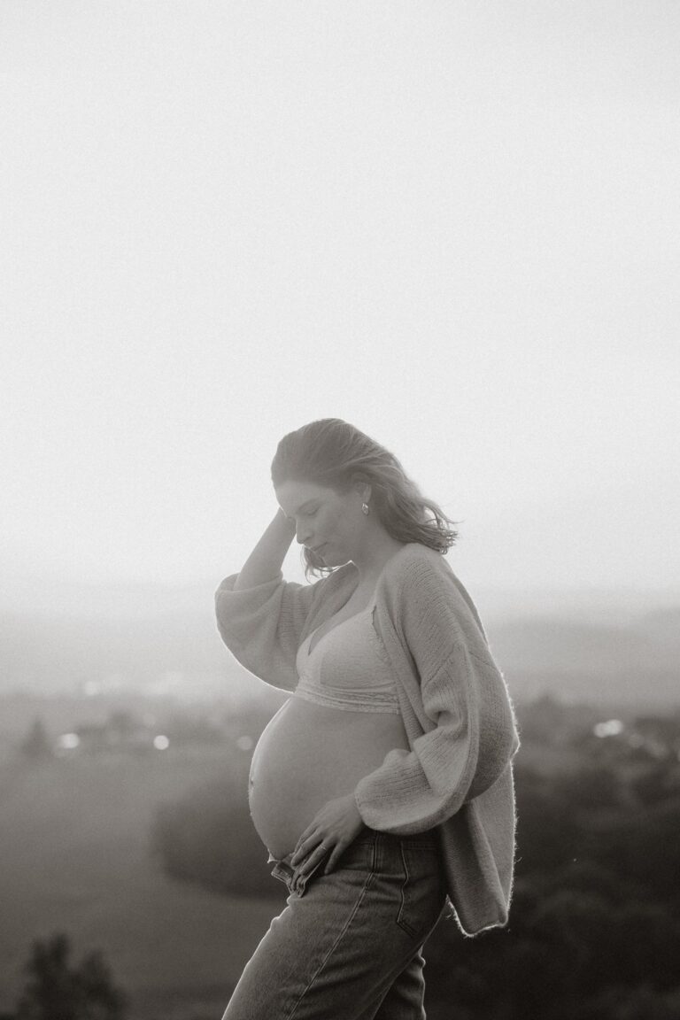 Těhotenské focení venku v přírodě