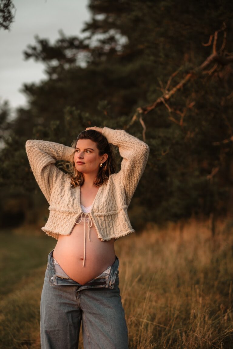 Těhotenské focení venku v přírodě