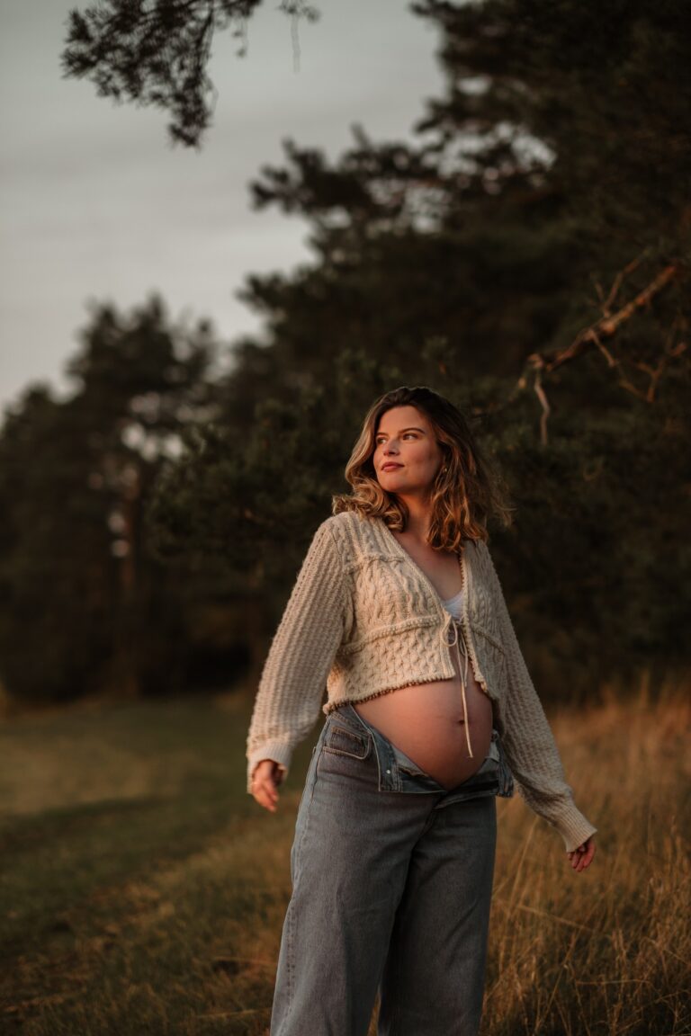 Podzimní těhotenské focení venku v přírodě