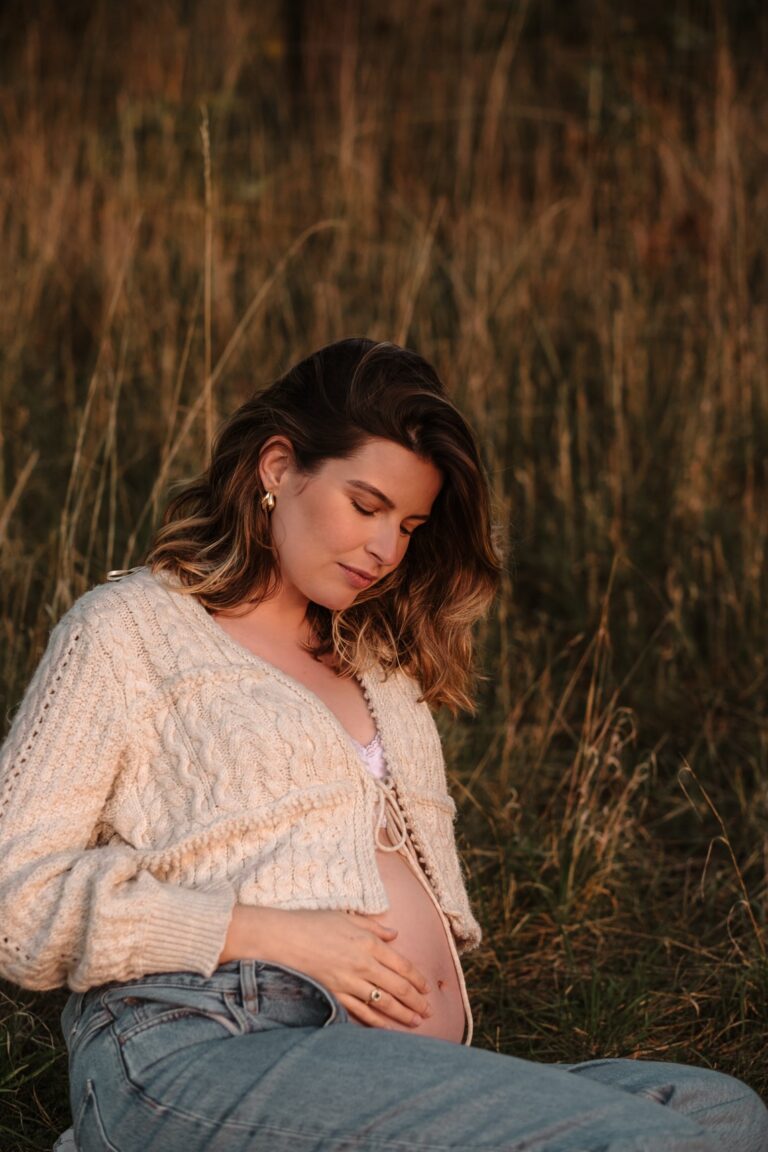 Těhotenské focení venku v přírodě