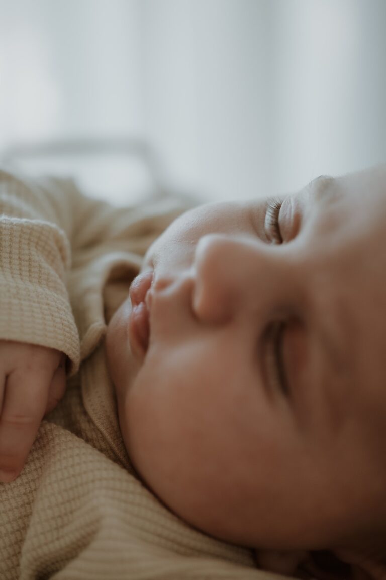 Detail miminka vyfocený během newborn focení Praha
