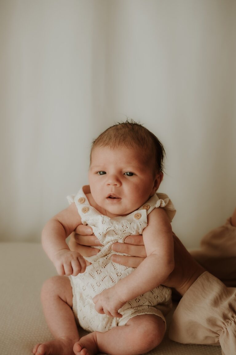 Newborn focení Říčany – klidné, něžné záběry miminka