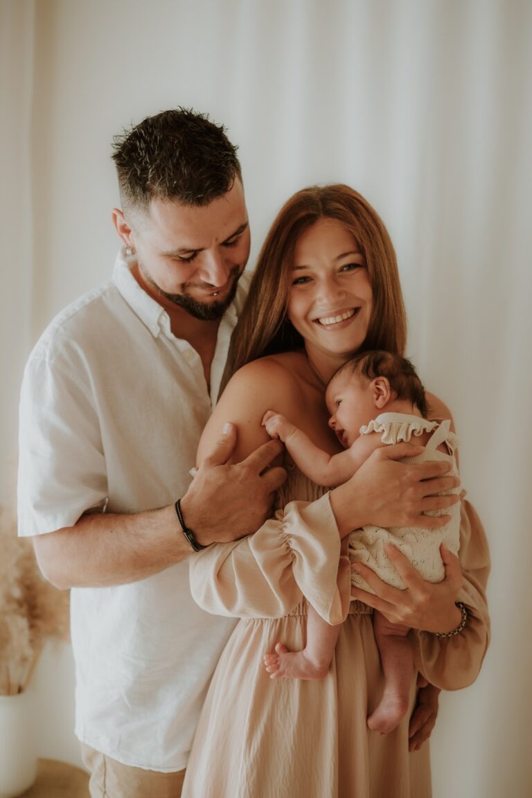 Newborn focení Benešov – rodinné fotografie s miminkem