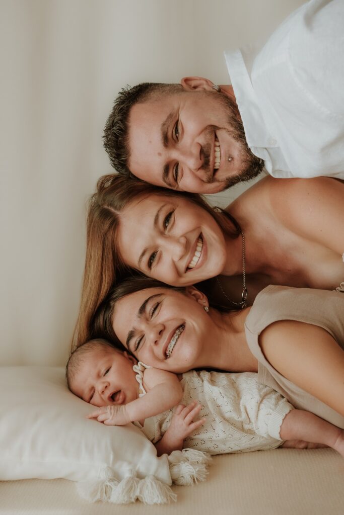 Profesionální newborn focení Benešov – zachycení emocí rodiny